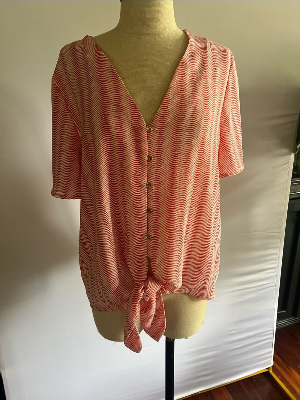 Michael Kors Coral Wave-Print Button Tie-Front Blouse 0104